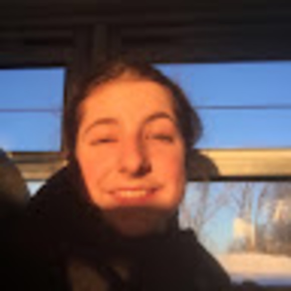 Meet your Posher, Alexia - Picture 1 of 1